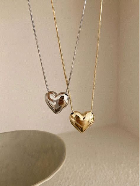 Heart Necklace Aesthetic, Aesthetic Bff, Necklace Aesthetic, Bff Jewelry, Heart Shaped Pendant Necklace, Heart Shaped Pendant, Diy Clothes Design, Diy Bracelet Designs, Jewelry Accessories Ideas