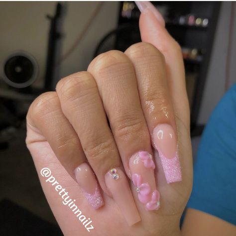 pink glitter french tip with 3d flowers Glitter French Tip, Pink Flower Nails, Glitter French Tips, 3d Flower Nails, Light Pink Nails, Damaged Nails, Glitter Flowers, Baddie Tips, Nail Buffer