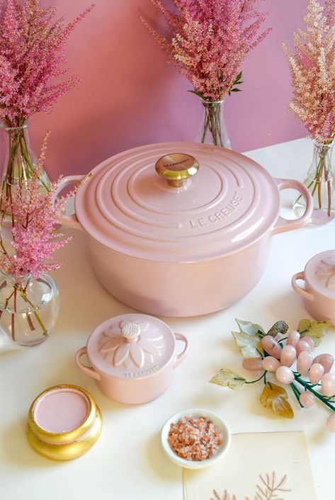 Pink Le Creuset Kitchen, Le Creuset Pink Heart, Homeware Aesthetic, Le Creuset Aesthetic, Pink Le Creuset, Le Creuset Pink, Pink Kitchen Appliances, Mind Aesthetic, Le Crueset