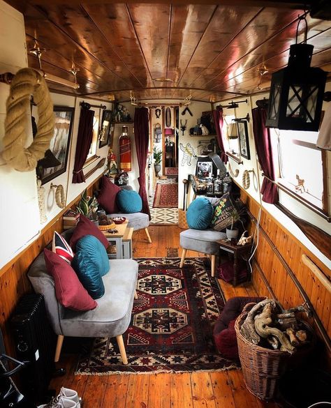 ✍️ An absolute stunner of an interior from @jereme89 👌 — ⛵️Follow @narrowboat.life #️⃣Use #narrowboatlife Canal Boat Interior, Narrowboat Interiors, Boat House Interior, Houseboat Living, Narrow Boat, Dream Boat, Michael Collins, Boat Ideas, Van Life Diy