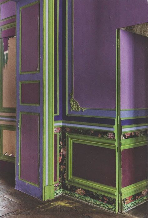 Eye For Design: Decorating With The Purple/Green Combination Purple And Green Bedroom, Purple Living Room, Purple Bedroom, Purple Interior, Purple Rooms, Deco Boheme, Purple Walls, Green Interiors, Green Rooms