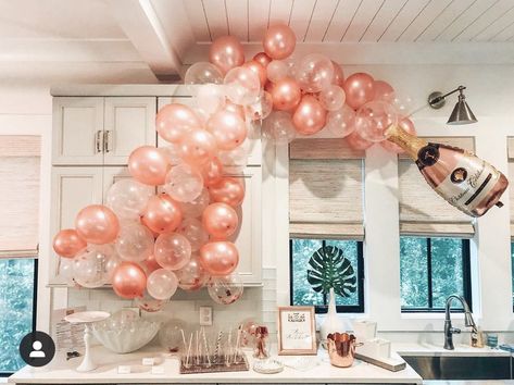 Balloon Garland Bridal Party, Decorating Airbnb, Hens Party Decorations, Bachelorette Diy, Classy Bachelorette Party, Miami Bachelorette Party, Bach Weekend, Bach Bash, Pop The Bubbly