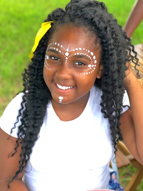 Wakanda Tribal Face Painting Xhosa Face Painting, Festival Face Paint Dots, Xhosa Face Dots, Wakanda Face Paint, Face Painting Designs For Adults Simple, African Face Paint Dots, School Spirit Face Paint, Carnival Painting, Gold Face Paint