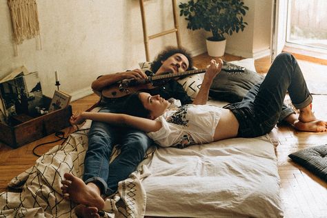 Indie love on Behance Couple Listening To Music Aesthetic, Indie Couple Aesthetic, Relationships Pics, Musician Couple, Indie Couple, Indie Love, This Kind Of Love, Couple Pose, Awesome Photography