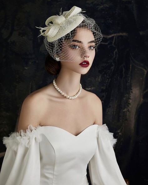 Veil Hat Wedding, Dress With Fascinator Outfit, Fascinator Outfit, Party Dress Classy Elegant, Fascinator Hats Outfit, Bridal Hats, Hat With Veil, White Fascinator, Dress Outfits Party