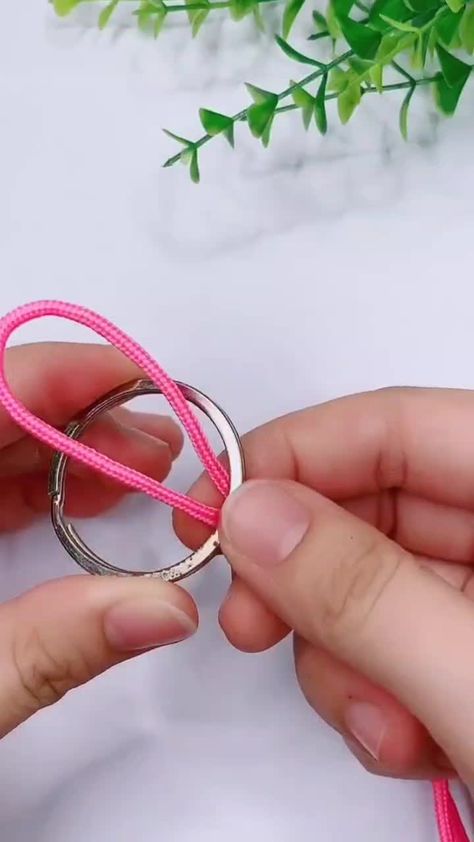 TikTok YweaveY (@yweavey) | Regarde les dernières vidéos TikTok de YweaveY Dekoratívne Vence, Simpul Makrame, Pola Macrame, Projek Menjahit, Knitting For Beginners Blanket, Seni Dan Kraf, Bracelets Handmade Diy, Rope Crafts Diy, Bracelet Craft Diy