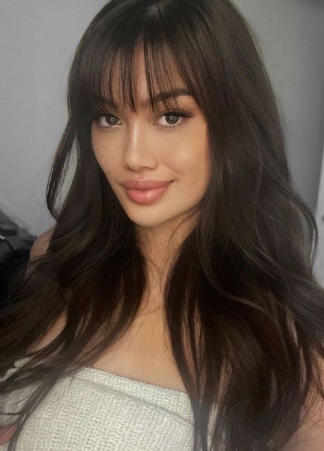 Bangs Light Fringes, Round Layers Wispy Bangs, Light Fringe Hairstyles, Long Layers With Light Bangs, Wispy Bangs For Thick Hair, Light Bangs And Layers, Short Layers With Wispy Bangs, Wispy Fringe Straight Hair, Hair Styles Bangs Round Face