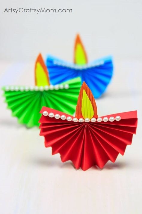 Accordion Fold Diwali Paper Diya Craft - Easy paper folding Diwali paper craft for kids that's both easy to make and functional. Paper Diya, Diwali Craft For Children, Diwali Activities, Aktiviti Kanak-kanak, Diy Diwali Decorations, Ramadan Decoration, Accordion Fold, Diwali Craft, Diwali Diy