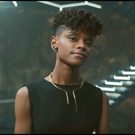 Zuri Black Panther, Letitia Wright Hairstyle, Suri Black Panther, Black Panther Sister, Black Panther Hairstyles, Letitia Wright Aesthetic, Letitia Wright Wallpaper, Letitia Wright Black Panther, Shuri Aesthetic