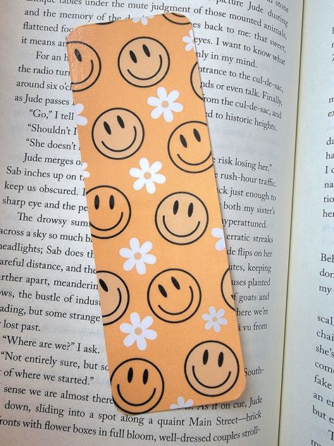 Handmade Cardstock Smiley Face Bookmarks.  These bookmarks are to perfect mixture of sassy and funny and have the same saying and picture on both front and back.  - - - - - - - - - - - - - - - - - - - - - - - Every bookmark is designed, printed on cardstock, laminated, and cut by ME. Lines may not always be straight and colors may appear slightly different in person since monitor/printer colors can vary.  - - - - - - - - - - - - - - - - - - - - - - - Feel free to message me with any questions yo Smiley Face Bookmark, Preppy Bookmark Ideas, Funny Bookmarks Diy, Funny Bookmarks, Daisy Bookmark, Bookmark Designs, Charm Bookmark, Custom Bookmarks, Flower Bookmark