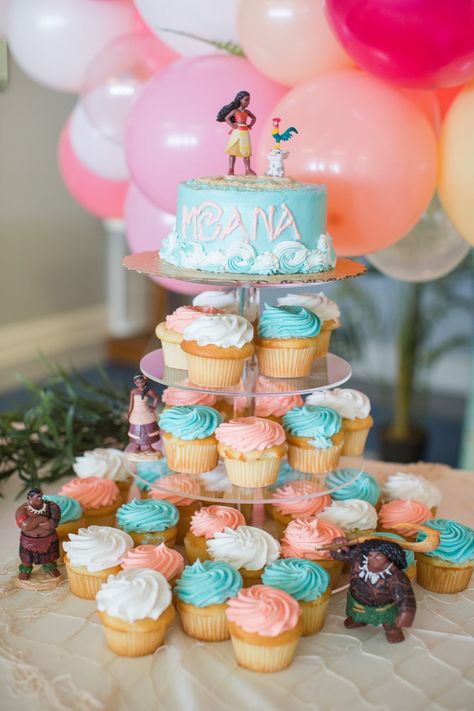 Moana Birthday Cake 1st Birthday, Moana Sweet Table Ideas, Moana Birthday Cupcake Ideas, Moana Cake And Cupcakes, Moana Pull Apart Cupcakes, Homemade Moana Birthday Cake, Moana Pool Party Ideas, Moana Theme Cupcakes, Moana Cupcakes Ideas