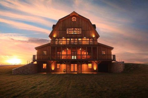 3 story barn house. Rustic Barn Homes, Gambrel Barn, Barn House Kits, Post And Beam Barn, Barn Living, Timber Frame Homes, Timber House, Barn Style House, Pole Barn Homes