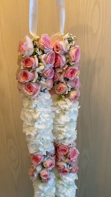 Carnation Wedding, Pink Spray Roses, Indian Wedding Garland, White Carnations, Garland Wedding Decor, Flower Garland Wedding, White Carnation, Indian Bridal Photos, Wedding Garland