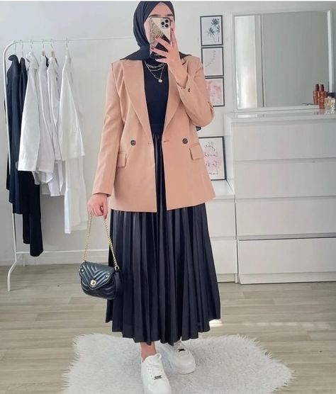 Blazer Outfits For Women Hijab, Blazer Hijab Outfits, Office Outfits Women Hijab, Formal Hijab Outfit, Hijab Fashion Summer, Fashion Dresses Formal, Blazer Outfits For Women, Modern Hijab Fashion, Mode Turban