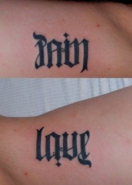 Love - Pain. Can be read backwards or forwards, left to right, right to left. Both tattoo's say both words. This is one of the forms of an Ambigram. Tato Maori, Wörter Tattoos, Mangas Tattoo, Ambigram Tattoo, Bauch Tattoos, Army Tattoos, Omerta Tattoo, Geniale Tattoos, 1 Tattoo