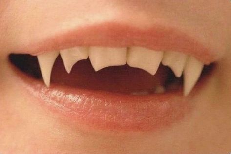 Peachy lips with two sets of fangs and sharped front teeth Sharp Fangs Aesthetic, Double Fangs Aesthetic, Permanent Vampire Fangs, Vampire Aesthetic Fashion, Double Fangs, Vamp Teeth, Angel Fangs, Werewolf Teeth, Vampire Mouth