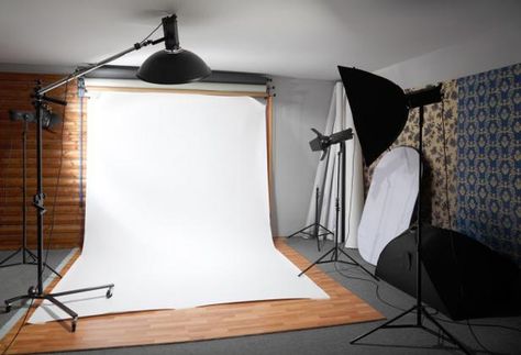 Domowe, tanie studio fotograficzne - jak zacząć? [poradnik - cz. 2 Pavel Losevsky © Więcej zdjęć na Fotolia.pl Big Lamp, Dark Room, Studio Lighting, Room Lights, Light Photography, Home Studio, Studio Photography, Photo Studio, Wardrobe Rack