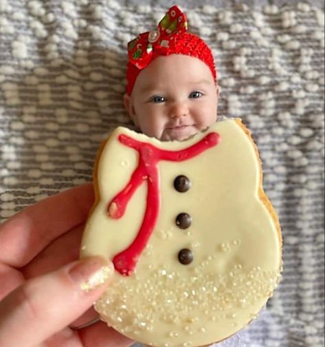 Starbucks Snowman Cookie, Starbucks Cookies, Cookie Pictures, Snowman Cookie, Jumbo Yarn, Snowman Cookies, Pom Pom Hat, Brim Hat, Candy Corn