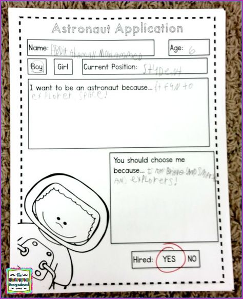 Astronaut Application! Students apply to be an astronaut but filling out this application! Great way to include writing when learning about space! Montessori Space, Hoc Summer, Space Lesson Plans, Space Lessons, Kindergarten Smorgasboard, Space Classroom, Space Unit, Space Camp, Homeschool Crafts