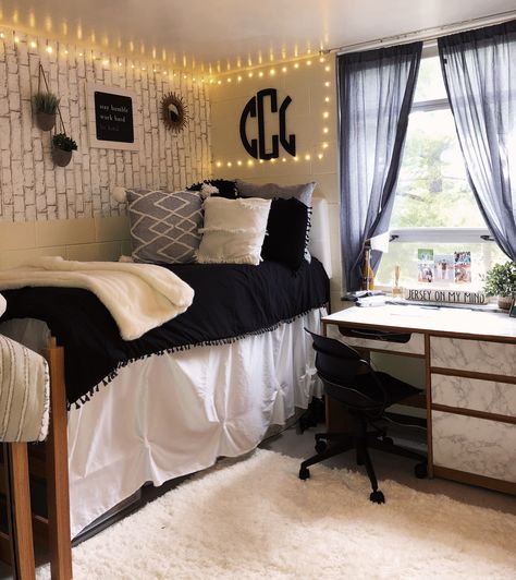 Black Comforter Dorm Room, Dorm Room Dark Aesthetic, College Dorm Room Ideas Black And White, Black Dorm Decor, Dorm Aesthetic Dark, Dorm Room Ideas Black And White, College Dorm Room Ideas Black, College Dorm Room Ideas Black Women, Gray Dorm Room Ideas