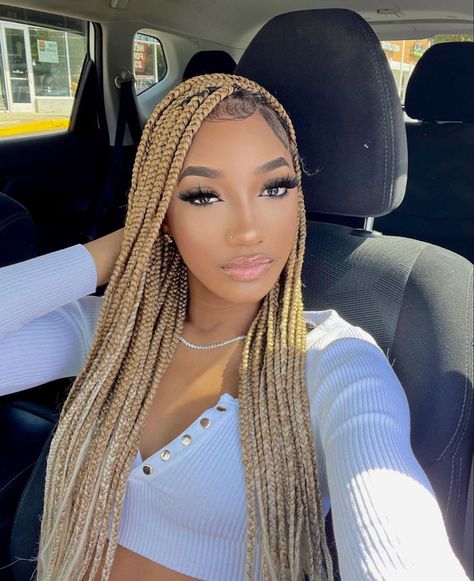 Knotless Braids With Curled Ends, Braids With Curled Ends, Fair Hairstyle, Blonde Box Braids Hairstyles, Blonde Knotless Box Braids, Box Braids Hairstyle, Blonde Knotless Braids, Blonde Braiding Hair, Blonde Knotless