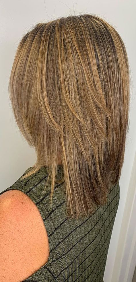 The Hottest Layered Hairstyles & Haircuts 2020 1 - I Take You | Wedding Readings | Wedding Ideas | Wedding Dresses | Wedding Theme Super Layered Hair Medium Straight, Short Layered Hairstyles Shoulder, Shoulder Layered Haircuts, Sleek Lob, Trendy Shoulder Length Haircuts, Haircuts Balayage, Medium Layers, Haircuts Layered, Haircuts 2020