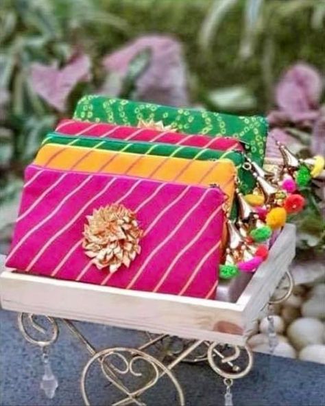 Amazing Yet Affordable Haldi Favour Ideas For Your Guests! Indian Wedding Gifts, Homemade Wedding Favors, Indian Wedding Favors, Favour Ideas, Bridal Shower Decorations Diy, Creative Wedding Favors, Wedding Gift Pack, Favors Ideas, Desi Wedding Decor