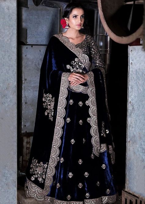 Velvet Lehnga Designs Latest, Velvet Lehenga Designs, Indian Wedding Saree Collection, Velvet Bridal Lehenga, Wedding Velvet, Rajasthani Bride, Heavy Lehenga, Asian Dresses, Velvet Lehenga