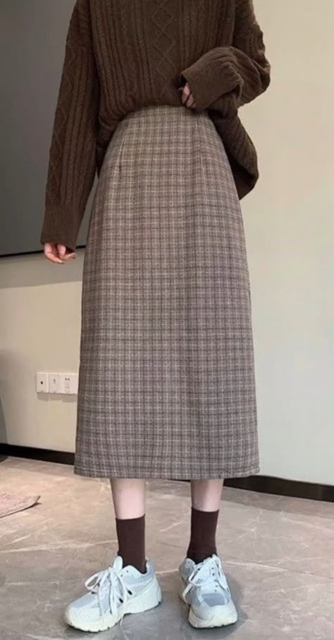 Midi Skirt Outfit Korean, Baggy Skirt Outfit, Zehra Core, Korean Modest Fashion, Rok Korean Style, Korean Outfit Street Styles, Hijabi Fashion Casual, Korean Casual Outfits, Celana Jeans