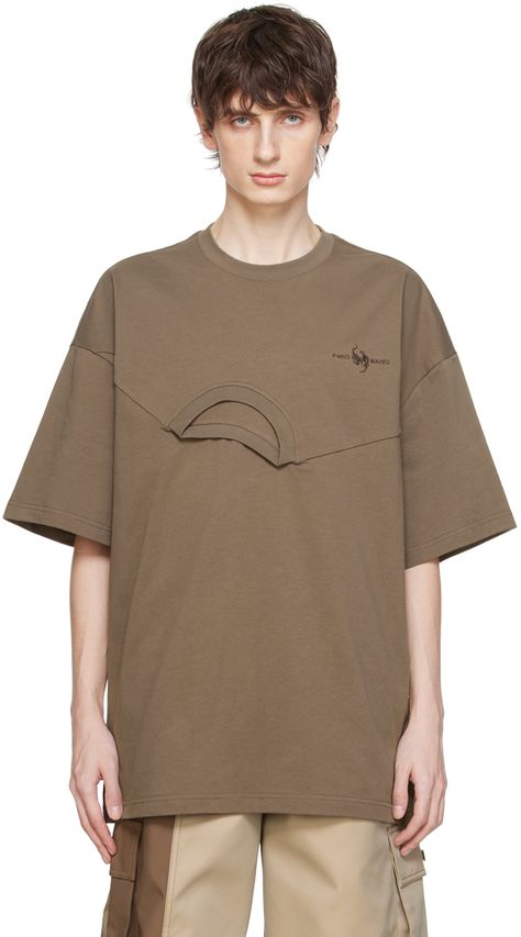 Cotton-blend jersey T-shirt. · Paneled construction · Rib knit crewneck · Logo embroidered at chest · Crewneck-style appliqué at front · Dropped shoulders Supplier color: Khaki Streetwear Shirt Men, Loose Fit Shirts Men, Shirt Pocket Designs Men, Tshirt Trends 2024, Streetwear Packaging, T Shirt Upcycle, T Shirt Sketch, Feng Chen Wang, Shirt Sketch