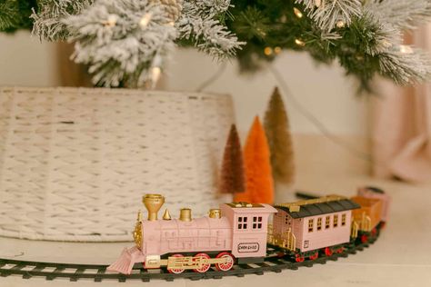 Christmas Train Set Under Tree, Christmas Tree With Train Around It, Christmas Tree Train Ideas, Train Under Christmas Tree, Train Around Christmas Tree, Christmas Tree With Train, Christmas Tree Train Set, Christmas Toy Train, Christmas Trains