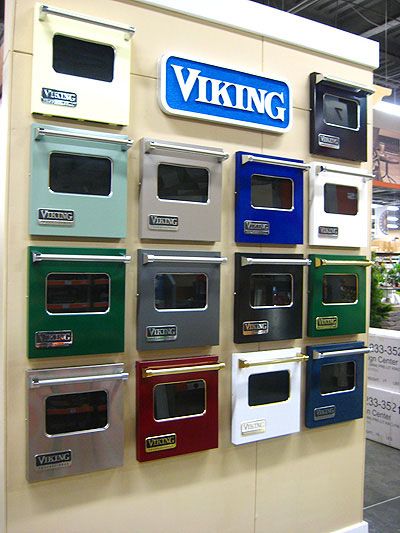 viking stove color choices Bronx House, Viking Stove, Wall Stove, Kitchen Appliance Storage, Viking Appliances, Appliances Storage, Inside Decor, Butler's Pantry, Gas Range