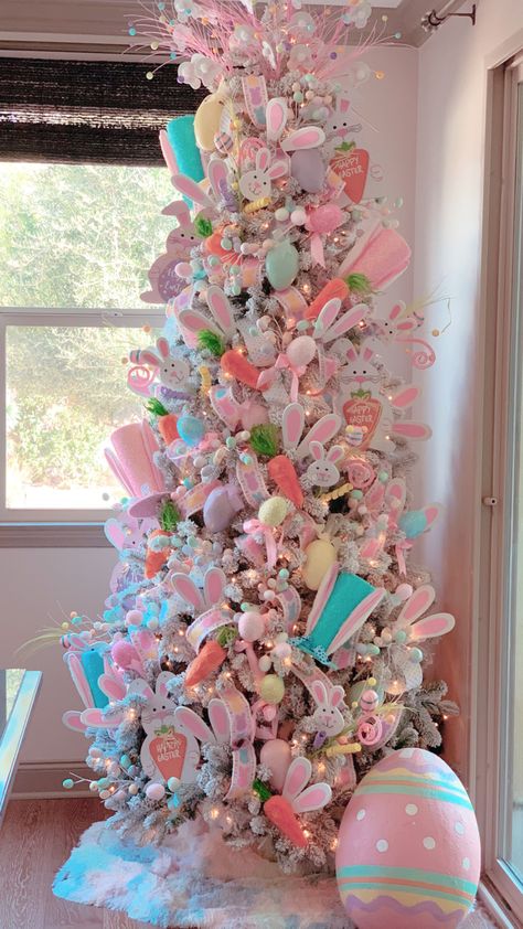 Easter Christmas Tree Decorations, Whimsical Easter Decor, Spring Christmas Tree Ideas, Christmas Tree With Pastel Ornaments, Easter Trees Ideas, Easter Tree Decorations Ideas, Easter Christmas Tree Ideas, Spring Christmas Tree, Easter Christmas Tree