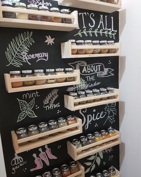 Spice Rack Ideas, Koti Diy, Kitchen Spice Racks, Kitchen Organisation, Diy Kitchen Storage, Kitchen Spices, Spice Organization, Shed Design, Kitchen Diy