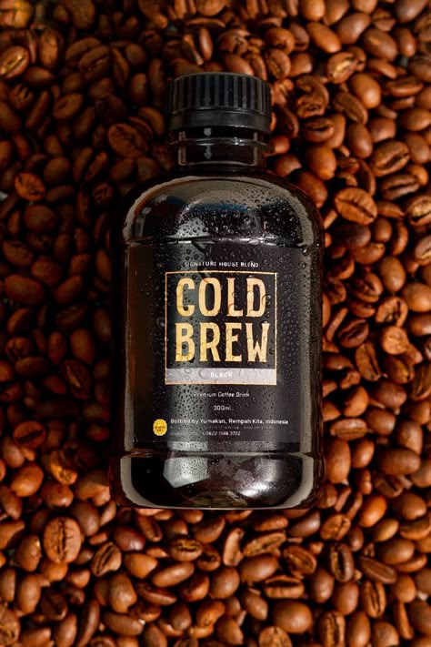 Cold Brew coffee from @yumakan_id 
Photo by me (@difotosamavalen) Cold Brew Product Photography, Iced Coffee Product Photography, Cold Brew Photography, Spicy Coffee, Cold Brew Bottle, Beverage Photography Ideas, Cold Brew Packaging, Coffee Product, Coffee Shop Branding