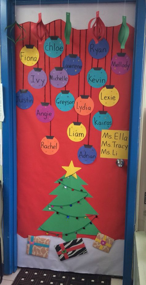 Christmas Decorations Daycare, Christmas Tree Teacher Door, Classroom Christmas Wall Decorations, Christmas Bulletin Board Border Ideas, Christmas Decorations For Daycare, Christmas Tree Ideas For Daycare, Christmas Decor Ideas For A Classroom, Infant Classroom Christmas Decorations, Christmas Door Decorations Toddler Classroom