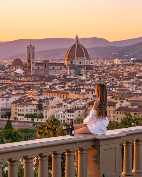 florence-best-things-to-do-piazzale-michelangelo Florence Sunset, Restaurant Tips, Florence Photography, Enjoying The Moment, Tuscany Wine, Pretty View, Florence Travel, Places In Europe, Bad Feeling