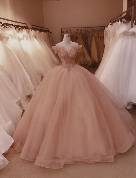 Gown For Debut, Vestido Rose Gold, Pink Sweet 16 Dress, Prom Dress Off The Shoulder, Debut Gowns, Xv Dresses, Quinceanera Themes Dresses, Sweet Sixteen Dresses, 15 Dresses Quinceanera