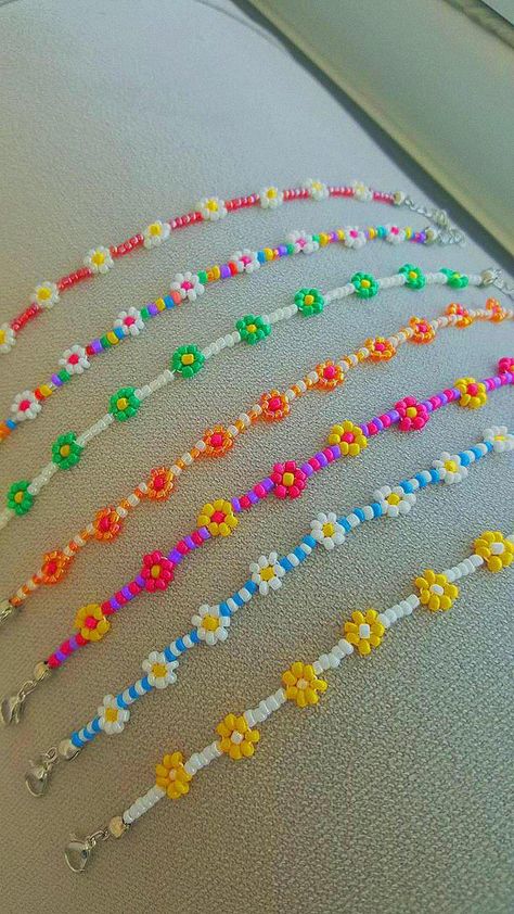 Smile Beads, Beads Fruit, Arts And Crafts Gifts, Fruit Beads, Pulseras Kandi, Fruit Bracelet, Small Bead Bracelet, Animal Beads, Bracelets Making