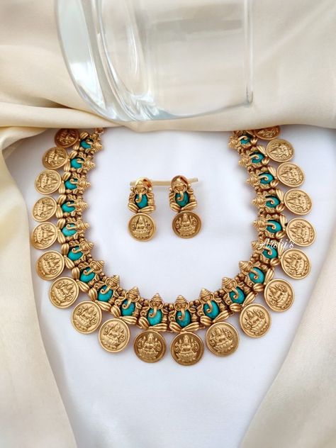 Checkout - South India Jewels Ganesh Lakshmi, Antique Gold Jewelry Indian, Antique Jewellery Designs, Beautiful Gold Necklaces, Gold Necklace Indian Bridal Jewelry, Antique Bridal Jewelry, Antique Jewelry Indian, Gold Pendant Jewelry, Gold Bride Jewelry