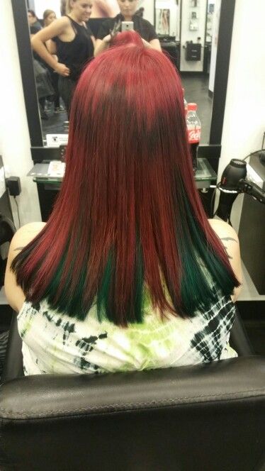 Red Hair Green Highlights, Red And Green Hair Color Ideas, Green And Red Hair, Red And Green Hair, Holiday Hair Color, Deep Red Hair, Hidden Colors, Dye Hair, Holiday Hair