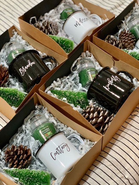 Mountain themed bridesmaid proposal boxes Christmas Gifts For Coworkers Offices, Christmas Bridal Proposal, Winter Bridesmaids Proposal, Will You Be My Bridesmaid Christmas, Bridesmaid Proposal Box Winter, Bridesmaid Proposal Mountain Wedding, Winter Wedding Bridesmaids Proposal, Winter Wedding Proposal, Winter Bridesmaid Proposal Boxes