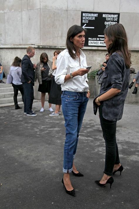 Emmanuelle Alt and Capucine Safyurtlu #style #fashion #streetstyle Emmanuel Alt Style, Capucine Safyurtlu Style, Emanuelle Alt Streetstyle, Emmanuel Alt, Capucine Safyurtlu, French Voguettes, Emmanuelle Alt Style, Camille Rowe, French Vogue