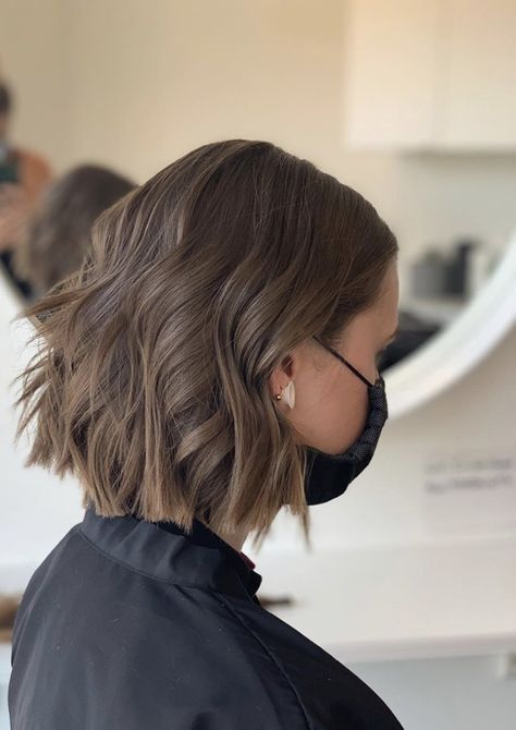 Ash Brown Hair Short Bob, Ash Brown Bob Hair, Ash Brown Hair Bob, Morena Hair Color Ideas Short Hair, Brown Chin Length Hair, Short Hair Ash Brown, Ash Brown Bob Haircut, Short Burnett Hair, Ash Brown Short Hair