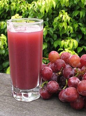 Curious about cleansing? Check out this Juice Cleanse & Detox Blog Jus Anggur, Grape Juice Recipe, Jeruk Bali, Resep Juice, Resep Smoothie, Detox Juice Cleanse, Think Food, Vitis Vinifera, Red Grapes