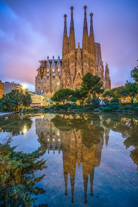 How to Spend 3 Amazing Days in Barcelona, Spain - Are you only in Barcelona for a few days? Then here is my amazing itinerary for 3 days in Barcelona with some of the best things to see and do in the city! This is the perfect travel guide packed full of travel tips for Barcelona! #Barcelona #BarcelonaGuide #BarcelonaItinerary #BarcelonaTravel Barcelona Spain, Travel Guide, Travel Tips, The City, Barcelona, Most Beautiful, Spain, The World, Water