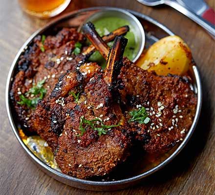 Try these crispy Indian lamb chops cooked Amritsari style on the barbecue. Two marinades means it takes more time to prepare, but you'll achieve more flavour Tandoori Lamb Chops Recipe, Crispy Lamb, Mutton Dishes, Kitchen Indian, Marinated Lamb, Lamb Chop Recipes, Lamb Chop, Mutton Recipes, Lamb Curry