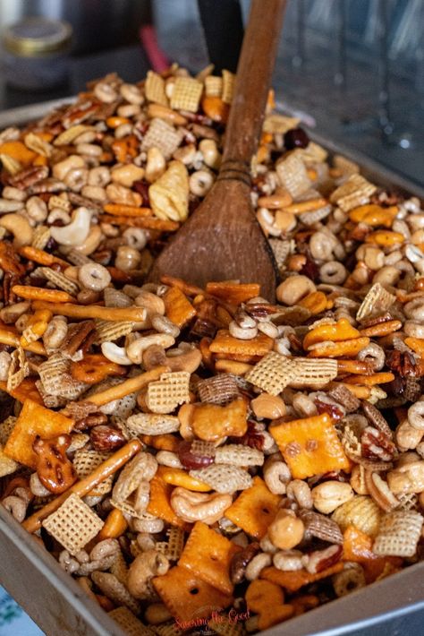 Nuts And Bolts Recipe, Homemade Chex Mix Recipe, Party Mix Recipe, Homemade Chex Mix, Texas Trash, Bagel Chips, Homemade Food Gifts, Chex Mix Recipes, Snack Mix Recipes