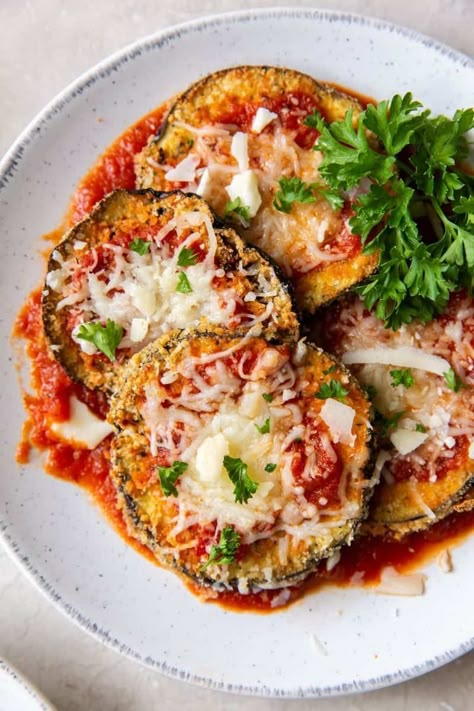 Air Fryer Eggplant Parm Ninja Air Fryer Recipes, Air Fryer Eggplant Parmesan, Eggplant Parm Recipe, Air Fryer Eggplant, Ground Beef Breakfast, Eggplant Parmesan Recipe, Ninja Air Fryer, Crispy Eggplant, Eggplant Recipes Parmesan