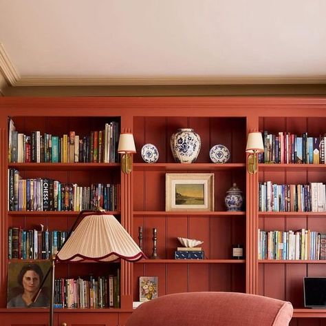 Anna Eleri on Instagram: "you can always count on @uns.hobbs_interiors to find a way to bring warmth to a space, photographed by @boz_gagovski 🧡" Red Bookshelves, High Shelf Decorating Ideas, High Shelf Decorating, Picture Gallery Red, Painted Bookcases, Bookcase And Desk, Red Bookcase, Beige Shelves, Red Bookshelf